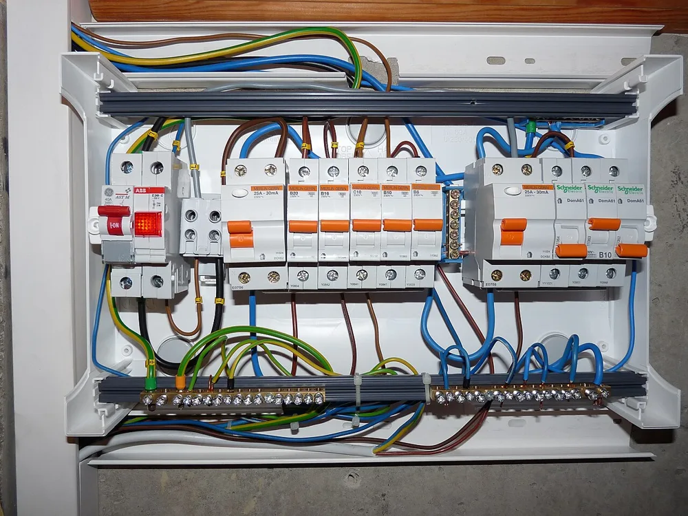 Consumer Units 4 Way (Scanford)