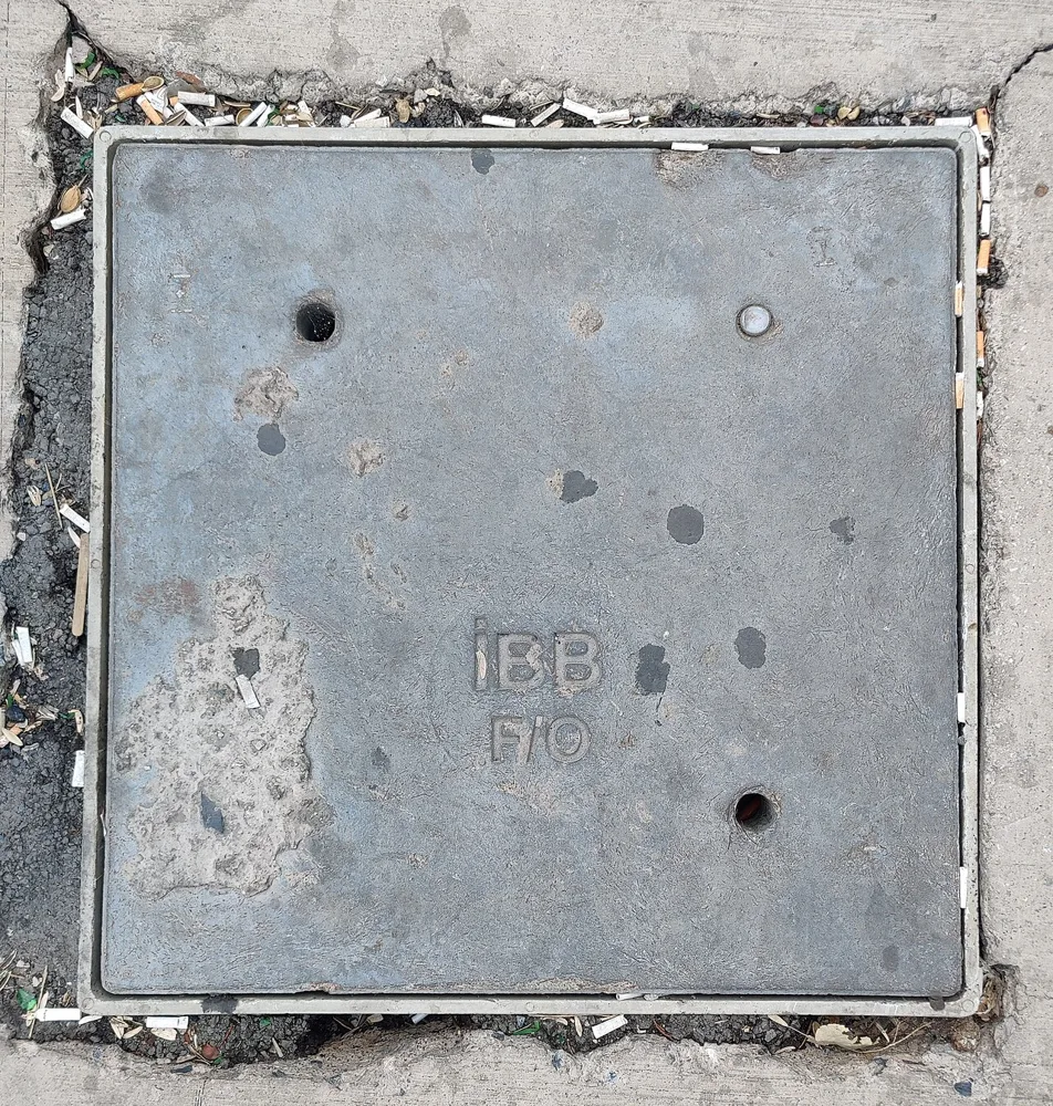 Manhole-18X24