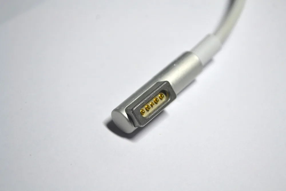 MacBook charger 85W L