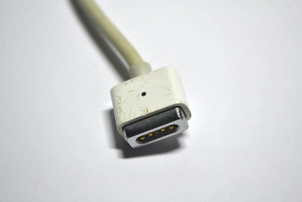 MacBook charger 85W T